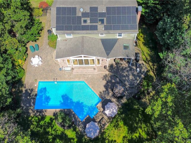  4 BR,  3.00 BTH &nbsp;Colonial style home in Shoreham