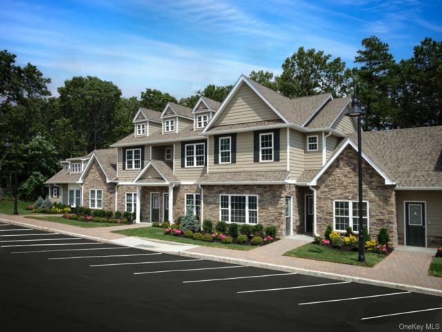  2 BR,  2.00 BTH &nbsp;Other style home in Holbrook