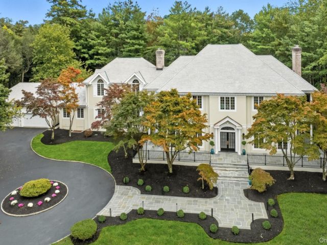  5 BR,  7.00 BTH &nbsp;Colonial style home in Scarsdale