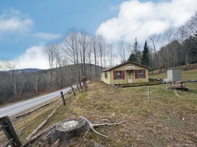  2 BR,  1.00 BTH &nbsp;Cabin style home in Hunter
