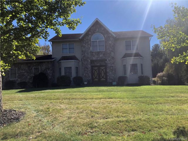  5 BR,  4.00 BTH &nbsp;Colonial style home in Pomona