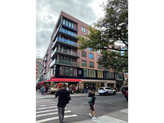  3 BR,  3.00 BTH &nbsp;Modern style home in Flushing