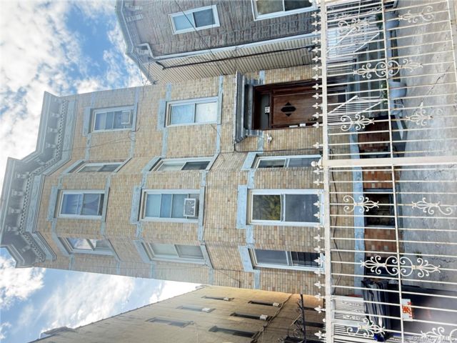  4 BR,  1.00 BTH &nbsp;House style home in Cypress Hills