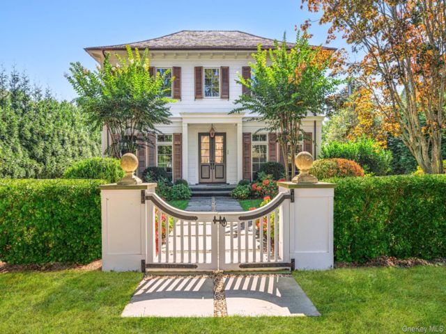  6 BR, 10.00 BTH &nbsp;Traditional style home in Southampton