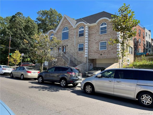 10 BR, 10.00 BTH &nbsp;Other style home in Jamaica