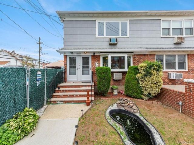  3 BR,  2.00 BTH &nbsp;Colonial style home in Ozone Park
