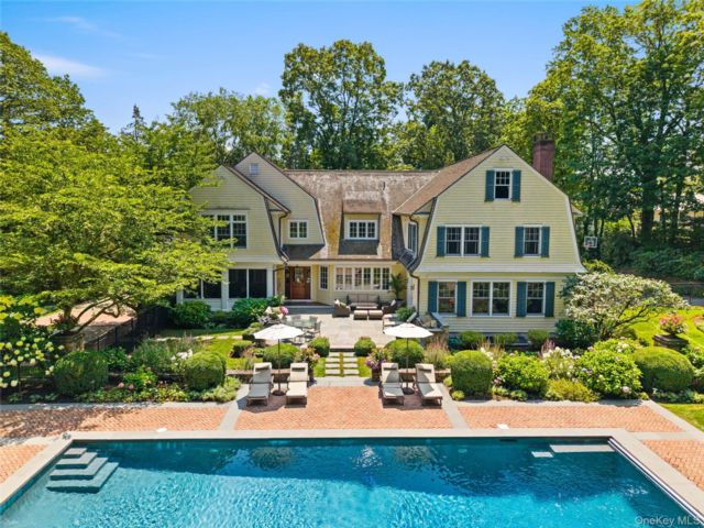  6 BR,  8.00 BTH &nbsp;Colonial style home in Scarsdale
