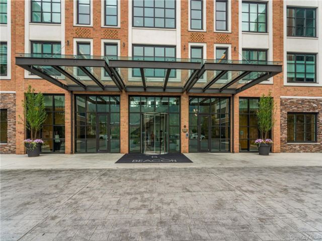 [Glen Cove Real Estate, listing number 7220000]