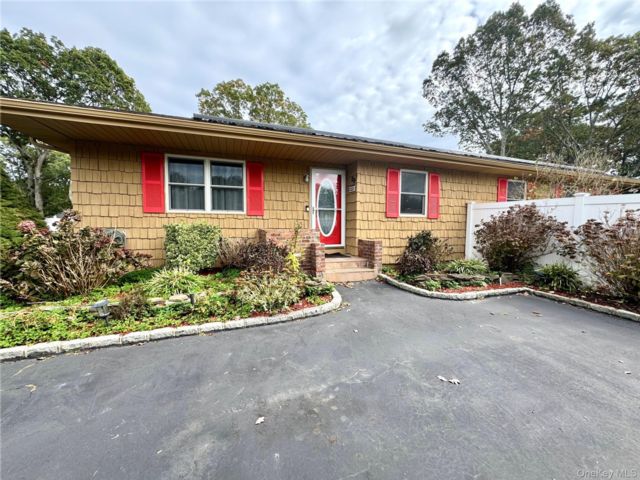  4 BR,  3.00 BTH &nbsp;Exp ranch style home in Brookhaven