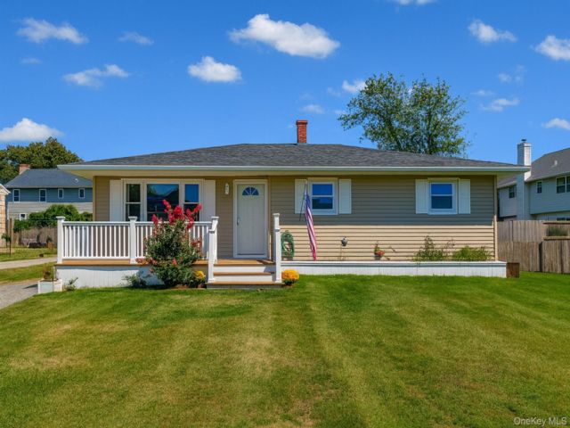  3 BR,  1.00 BTH &nbsp;Ranch style home in Mastic Beach