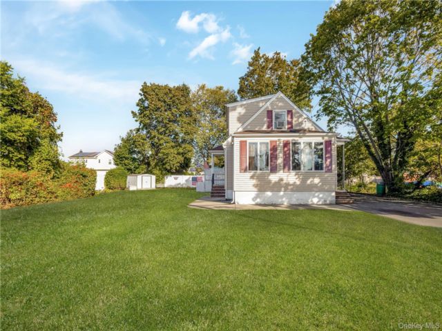 [West Babylon Real Estate, listing number 7220381]
