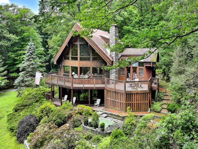  3 BR,  3.00 BTH &nbsp;A-frame style home in Garrison