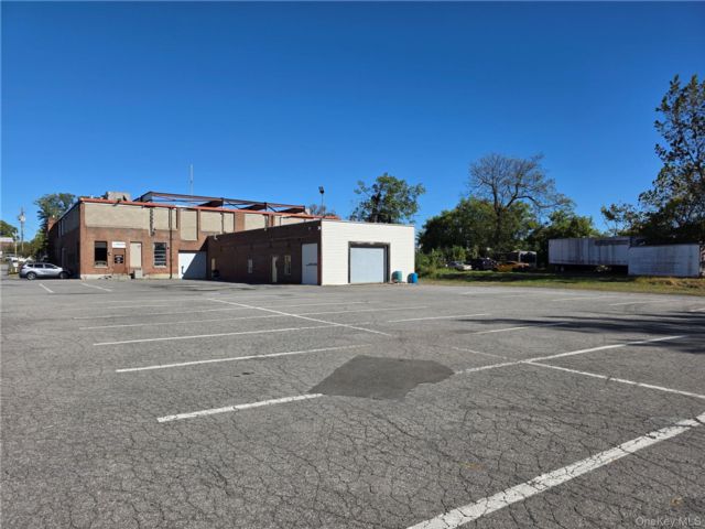 [Newburgh Real Estate, listing number 7220555]