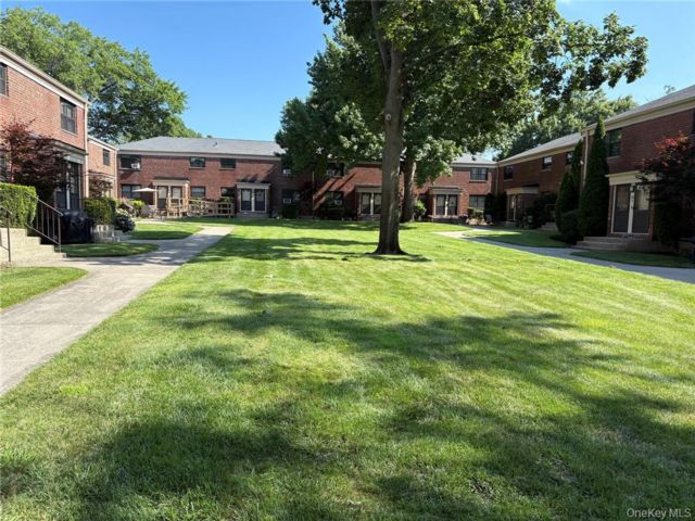  2 BR,  1.00 BTH &nbsp;Garden style home in Bayside