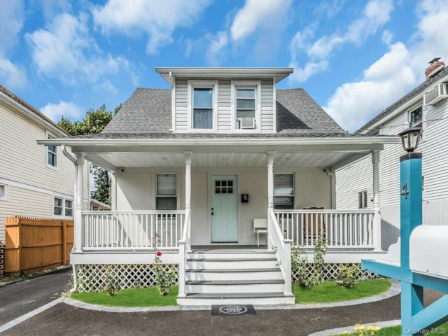  4 BR,  3.00 BTH &nbsp;Exp cape style home in Huntington Station