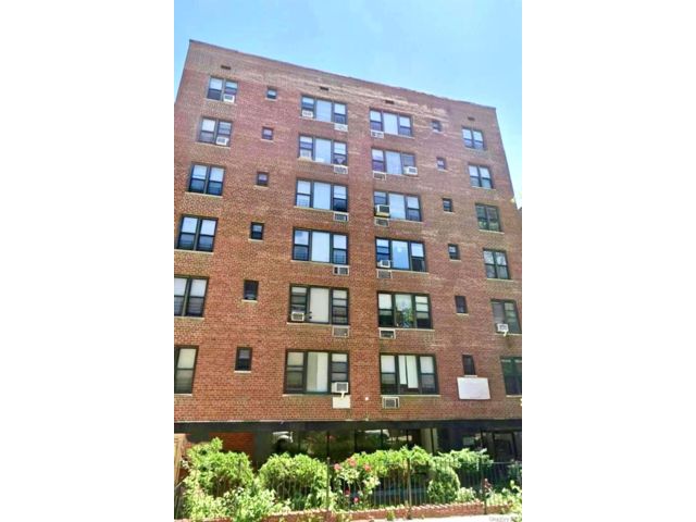  1 BR,  1.00 BTH &nbsp;Other style home in Elmhurst