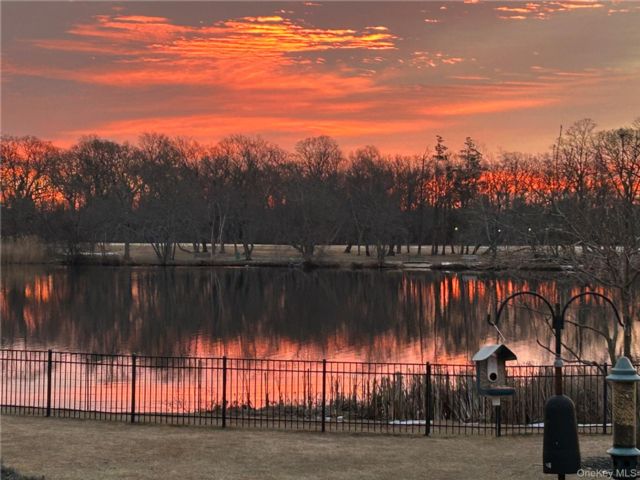  3 BR,  3.00 BTH &nbsp;Ranch style home in Islip