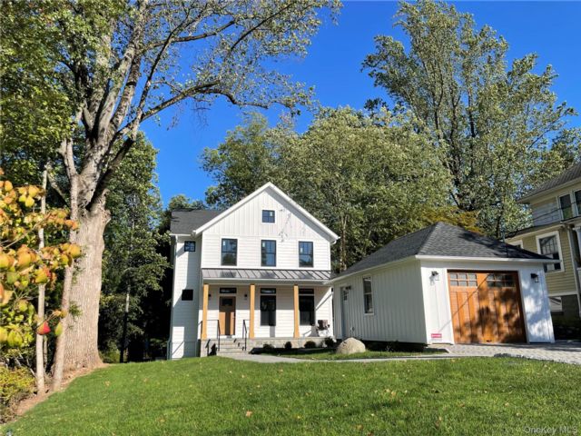  3 BR,  3.00 BTH &nbsp;Farmhouse style home in Tappan