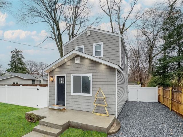[Selden Real Estate, listing number 7221373]