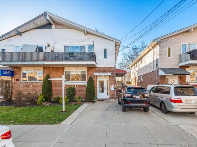 [Howard Beach Real Estate, listing number 7221537]