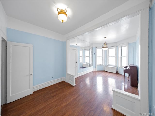  5 BR,  2.00 BTH &nbsp;House style home in Crown Heights