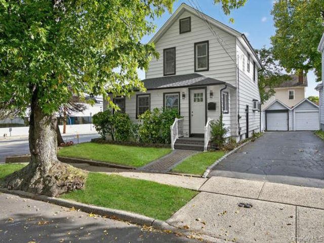  4 BR,  2.00 BTH &nbsp;Colonial style home in Carle Place