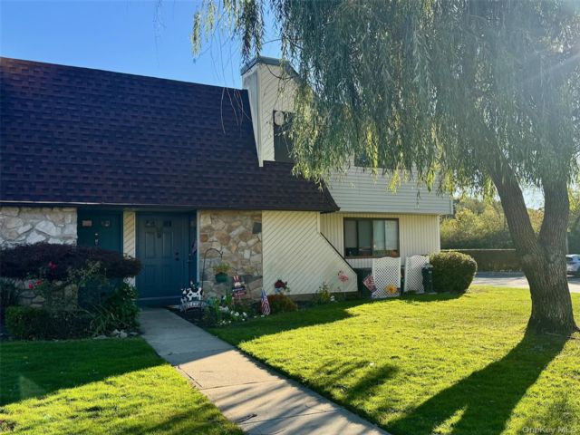  2 BR,  1.00 BTH &nbsp;Garden style home in Coram