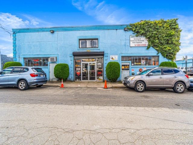 Studio,  0.00 BTH &nbsp;Commercial style home in Mineola