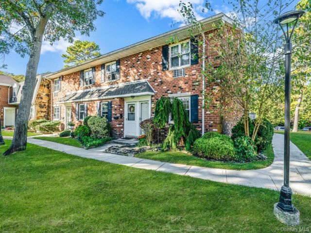  2 BR,  1.00 BTH &nbsp;Other style home in Holtsville