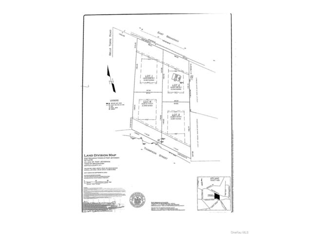 Lot <b>Size:</b>  &nbsp;House style home in Port Jefferson Village