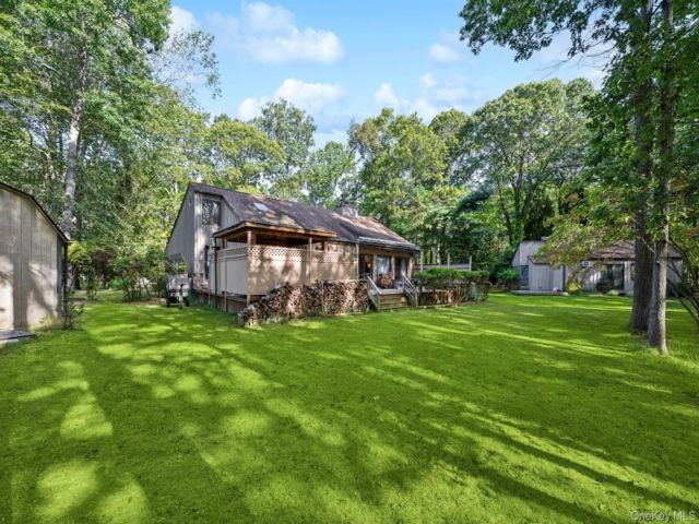  3 BR,  2.00 BTH &nbsp;Contemporary style home in Shelter Island