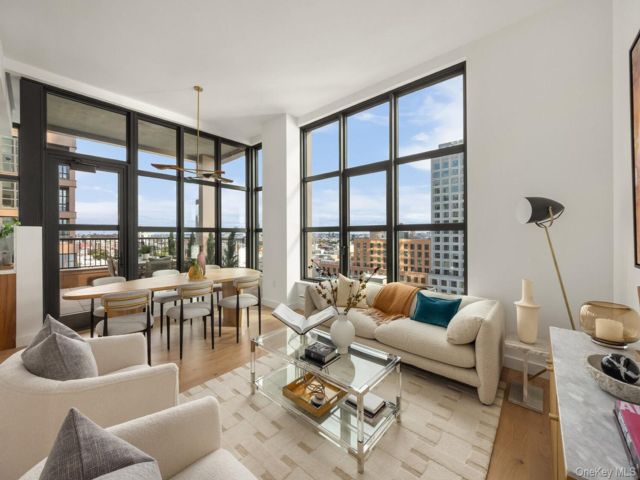  3 BR,  2.00 BTH &nbsp;Condo style home in Greenpoint