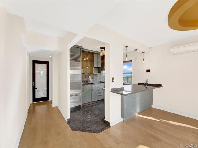  2 BR,  2.00 BTH &nbsp;Condo style home in Forest Hills