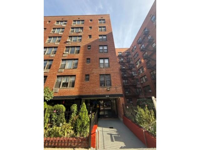  1 BR,  1.00 BTH &nbsp;Other style home in Elmhurst