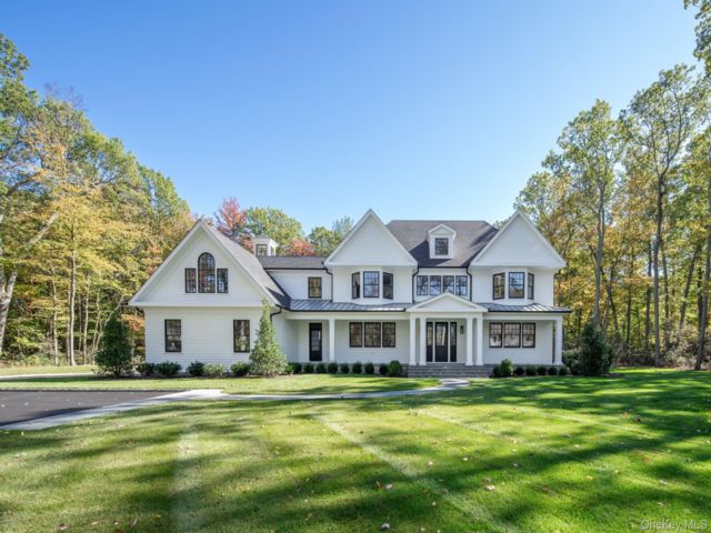  5 BR,  6.00 BTH &nbsp;Colonial style home in Cold Spring Harbor