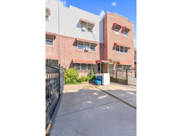 Studio,  1.00 BTH &nbsp;House style home in Oak Point