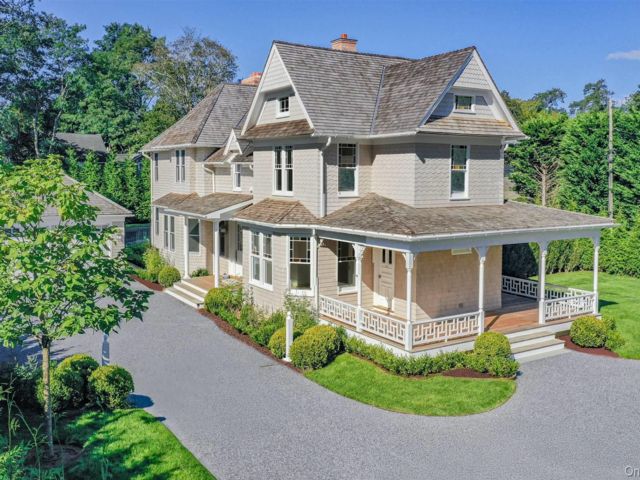  6 BR,  9.00 BTH &nbsp;Traditional style home in Southampton