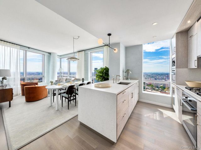  3 BR,  2.00 BTH &nbsp;Other style home in Cobble Hill
