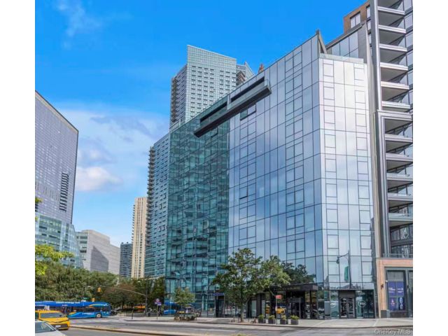  2 BR,  2.00 BTH &nbsp;Other style home in Long Island City