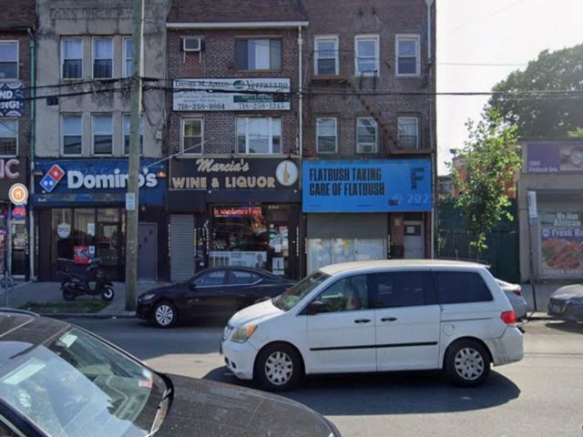  4 BR,  2.00 BTH &nbsp;House style home in Mill Basin