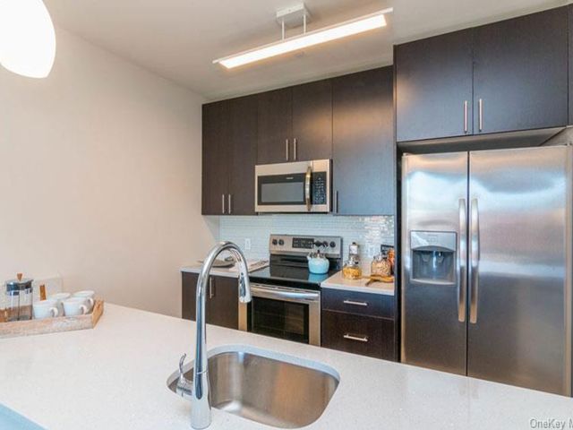  1 BR,  1.00 BTH &nbsp;Contemporary style home in White Plains