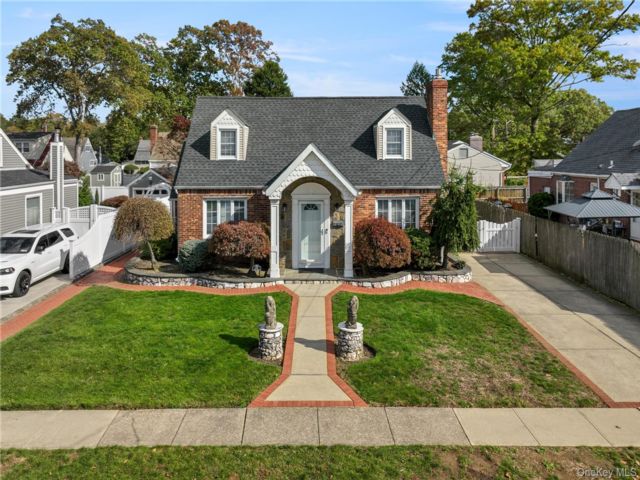  4 BR,  2.00 BTH &nbsp;A-frame style home in Farmingdale