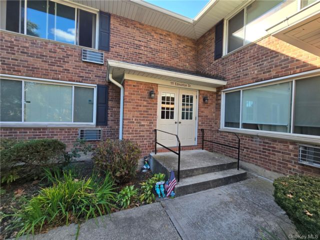  1 BR,  1.00 BTH &nbsp;Garden style home in North Babylon