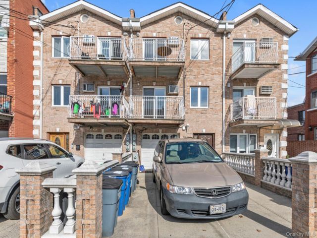  3 BR,  1.00 BTH &nbsp;A-frame style home in Middle Village