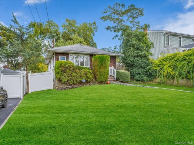 [Centereach Real Estate, listing number 7223984]