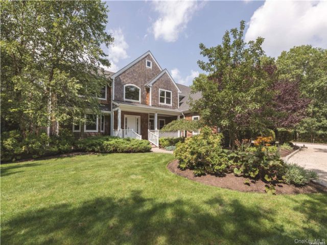  5 BR,  6.00 BTH &nbsp;Post modern style home in Quogue