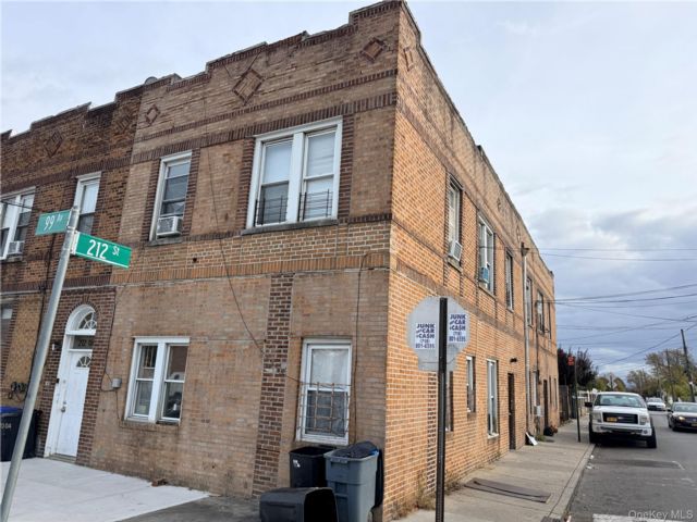  8 BR,  4.00 BTH &nbsp;House style home in Queens Village