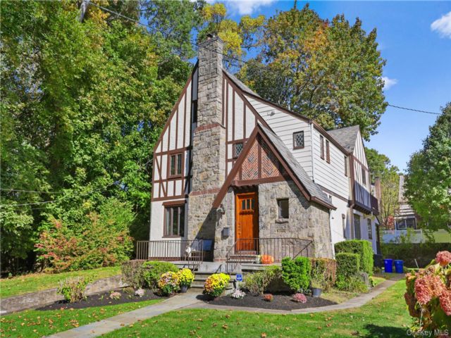  4 BR,  5.00 BTH &nbsp;Tudor style home in Mount Vernon