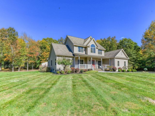  3 BR,  4.00 BTH &nbsp;Colonial style home in Walden