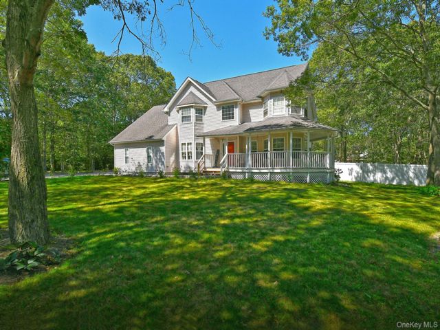  4 BR,  3.00 BTH &nbsp;Victorian style home in Medford